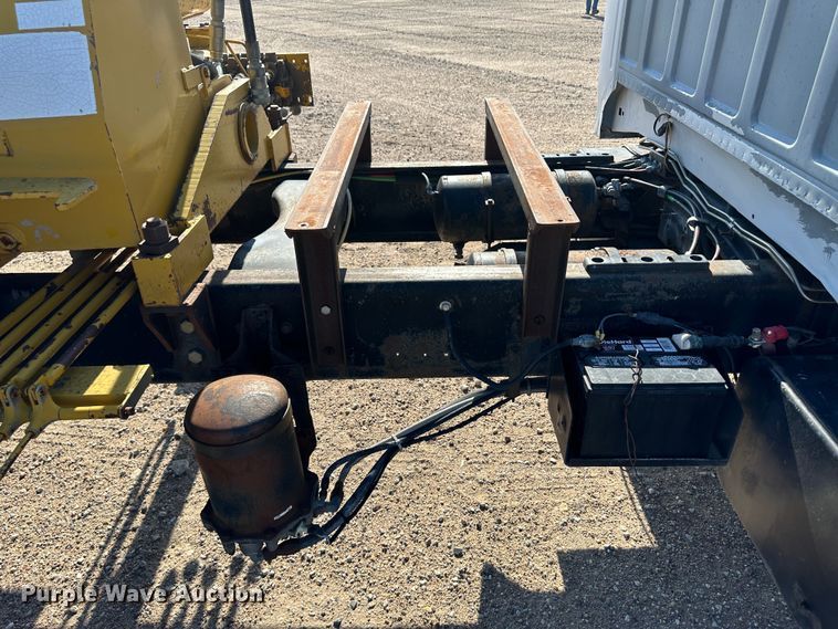 image for item NE9071 1995 Ford F700  crane truck
