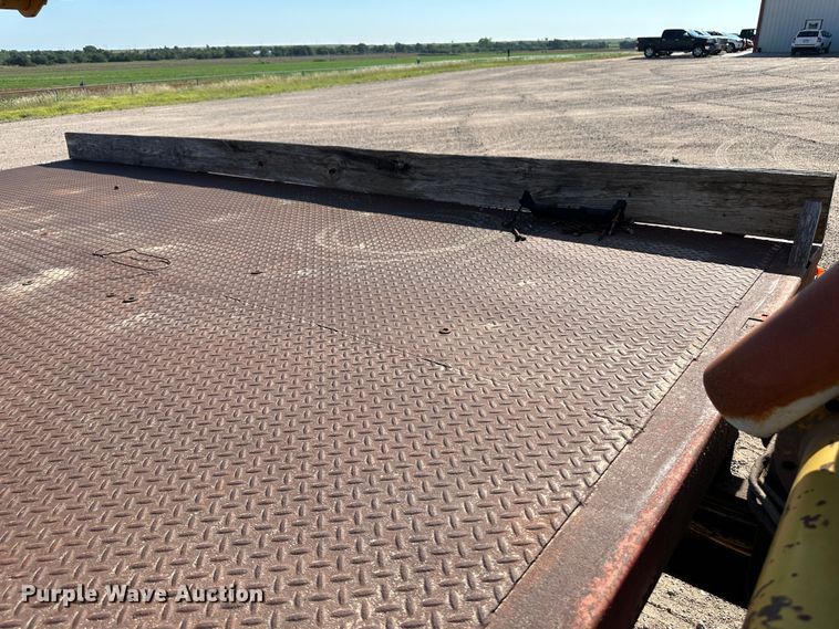 image for item NE9071 1995 Ford F700  crane truck