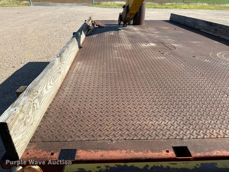 image for item NE9071 1995 Ford F700  crane truck