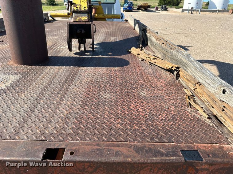 image for item NE9071 1995 Ford F700  crane truck