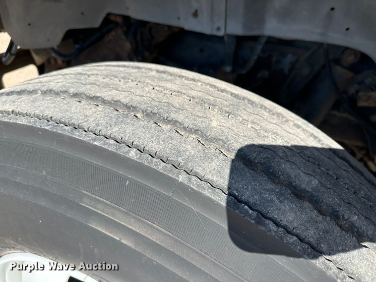 image for item NE9071 1995 Ford F700  crane truck