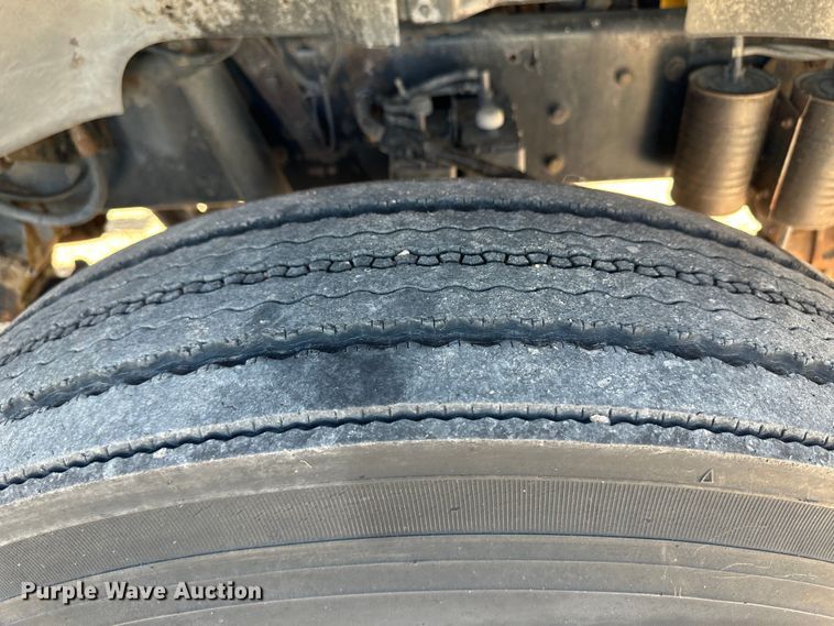 image for item NE9071 1995 Ford F700  crane truck