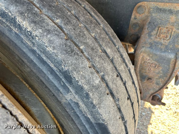 image for item NE9071 1995 Ford F700  crane truck