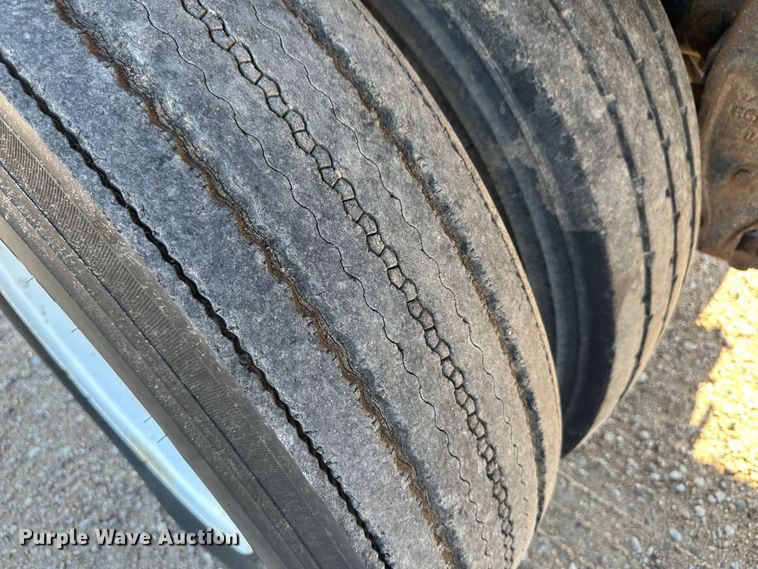 image for item NE9071 1995 Ford F700  crane truck