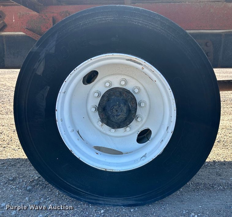 image for item NE9071 1995 Ford F700  crane truck