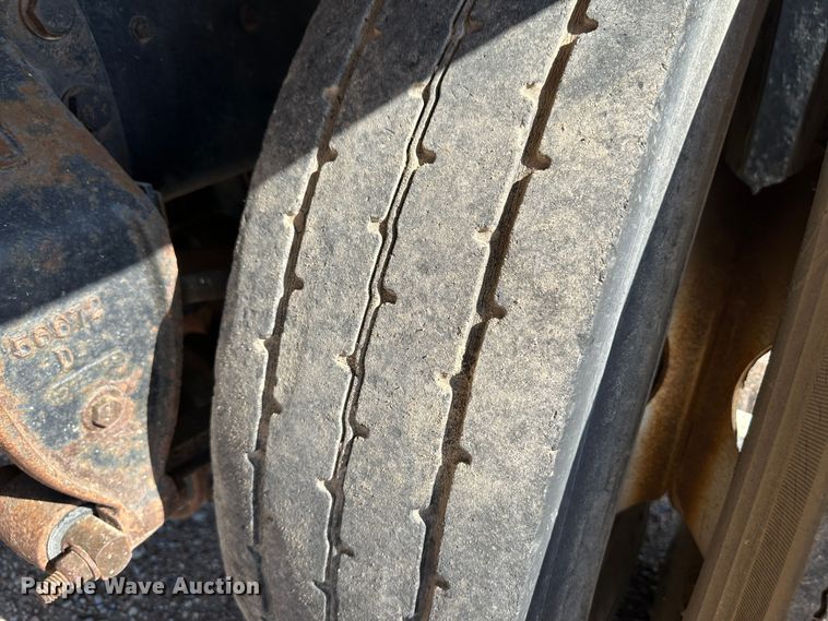 image for item NE9071 1995 Ford F700  crane truck