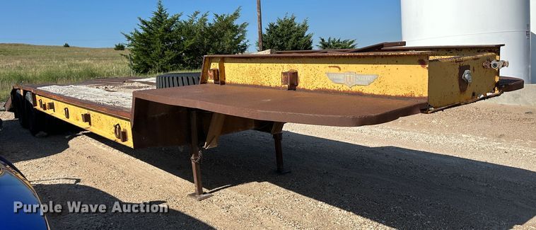 image for item NE9074 1981 Transport Trailers CR25YF  drop deck equipment trailer