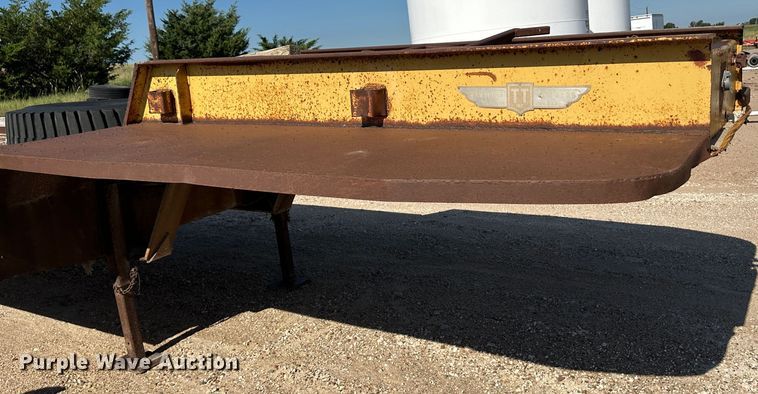 image for item NE9074 1981 Transport Trailers CR25YF  drop deck equipment trailer