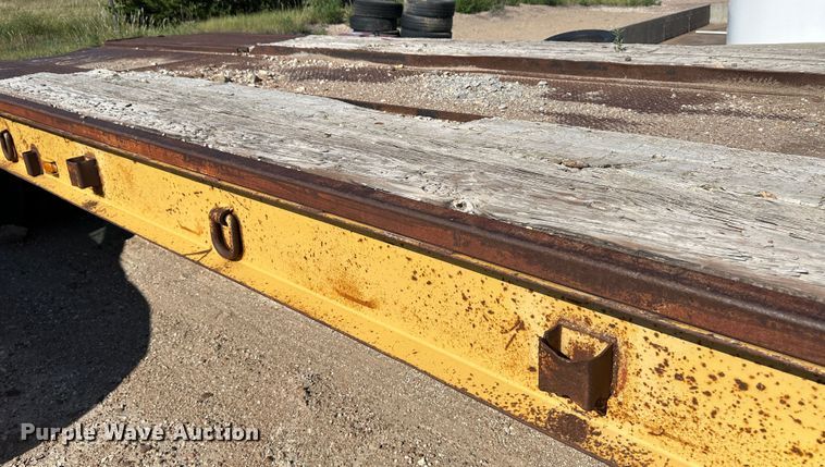 image for item NE9074 1981 Transport Trailers CR25YF  drop deck equipment trailer