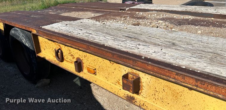 image for item NE9074 1981 Transport Trailers CR25YF  drop deck equipment trailer