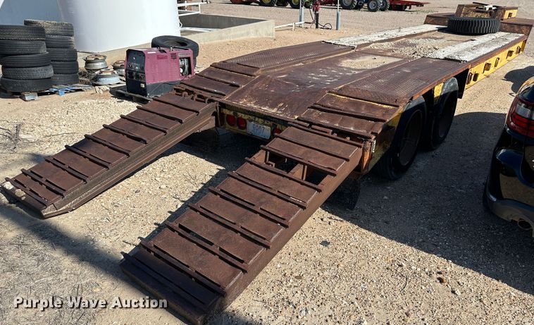 image for item NE9074 1981 Transport Trailers CR25YF  drop deck equipment trailer