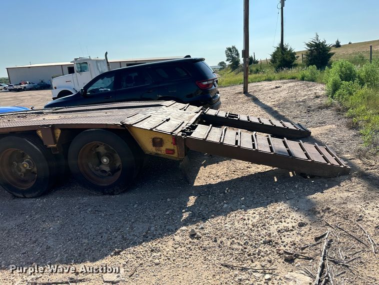 image for item NE9074 1981 Transport Trailers CR25YF  drop deck equipment trailer