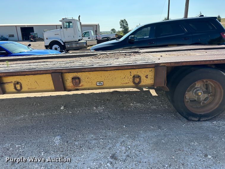 image for item NE9074 1981 Transport Trailers CR25YF  drop deck equipment trailer