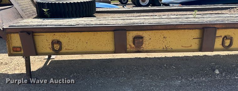 image for item NE9074 1981 Transport Trailers CR25YF  drop deck equipment trailer