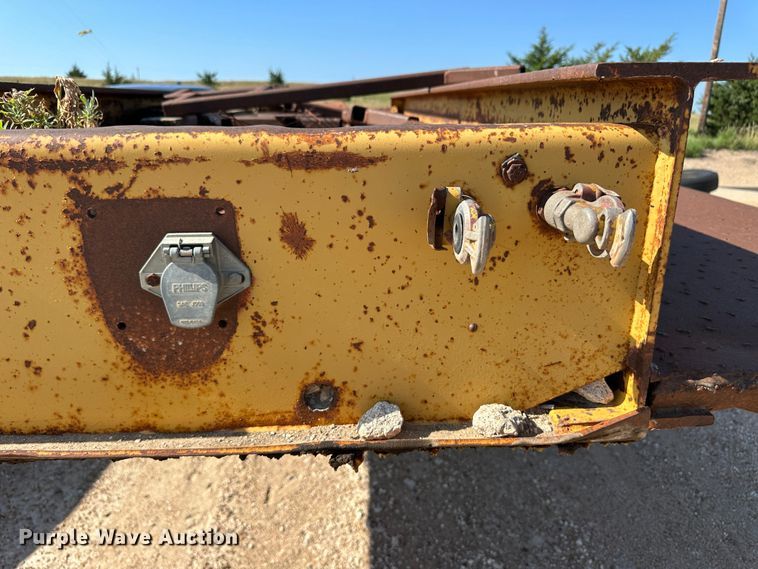 image for item NE9074 1981 Transport Trailers CR25YF  drop deck equipment trailer