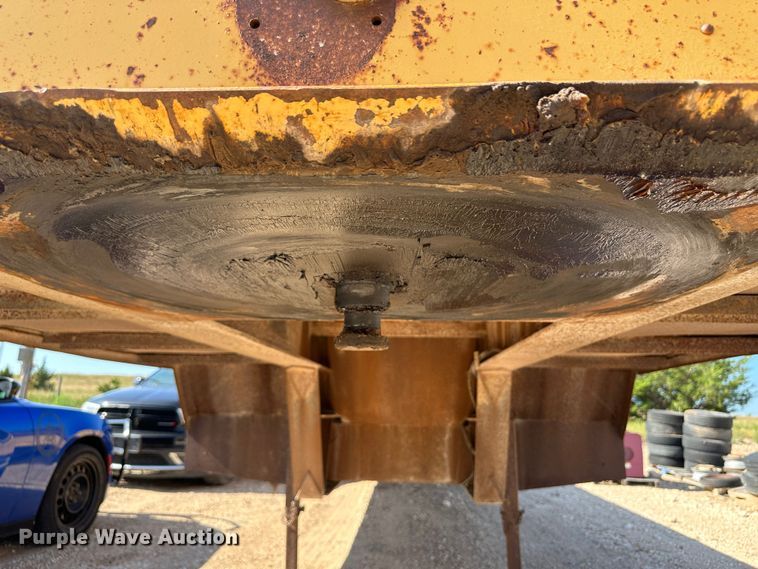 image for item NE9074 1981 Transport Trailers CR25YF  drop deck equipment trailer