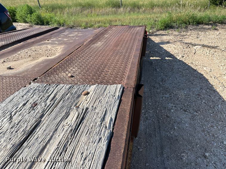 image for item NE9074 1981 Transport Trailers CR25YF  drop deck equipment trailer