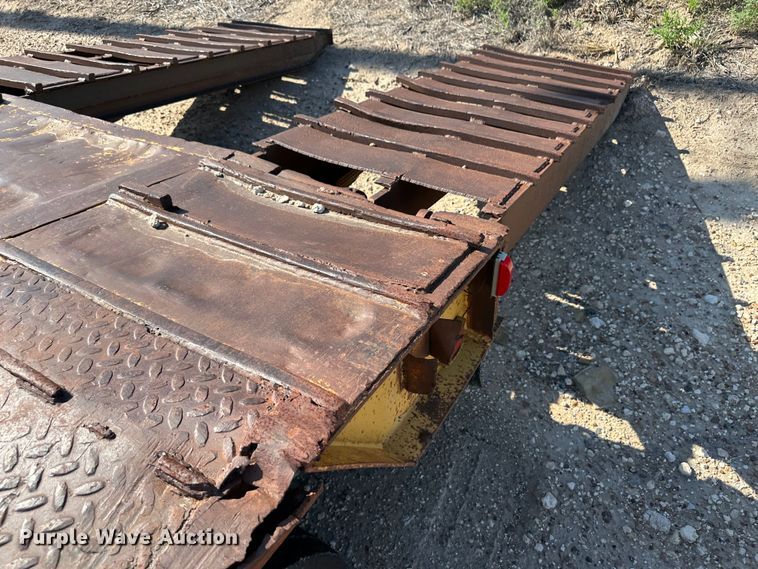 image for item NE9074 1981 Transport Trailers CR25YF  drop deck equipment trailer