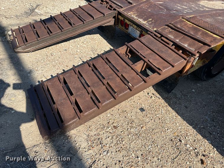 image for item NE9074 1981 Transport Trailers CR25YF  drop deck equipment trailer