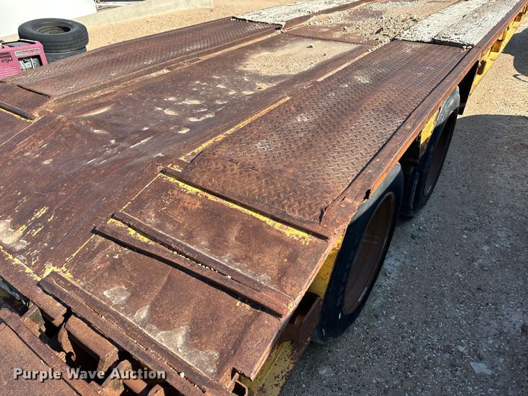 image for item NE9074 1981 Transport Trailers CR25YF  drop deck equipment trailer