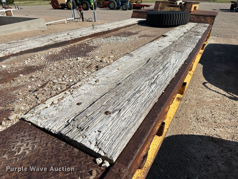 image for item NE9074 1981 Transport Trailers CR25YF  drop deck equipment trailer