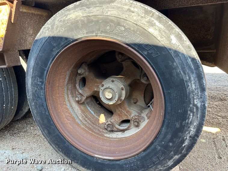 image for item NE9074 1981 Transport Trailers CR25YF  drop deck equipment trailer