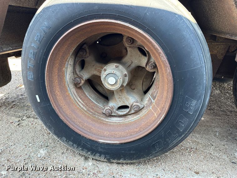 image for item NE9074 1981 Transport Trailers CR25YF  drop deck equipment trailer