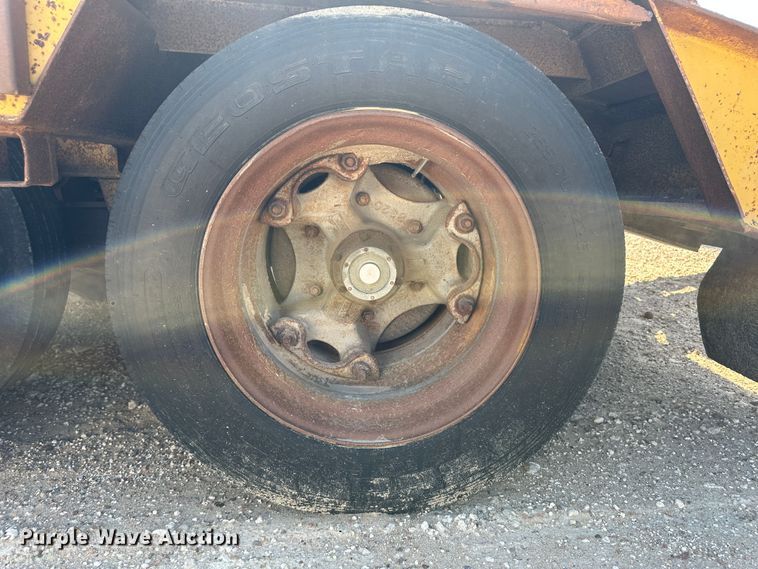 image for item NE9074 1981 Transport Trailers CR25YF  drop deck equipment trailer