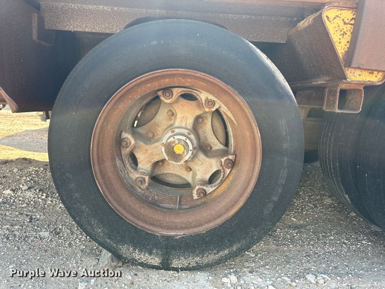 image for item NE9074 1981 Transport Trailers CR25YF  drop deck equipment trailer