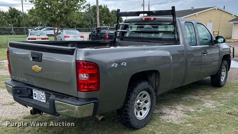 image for item NP9794 2013 Chevrolet Silverado 1500  Ext. Cab pickup truck