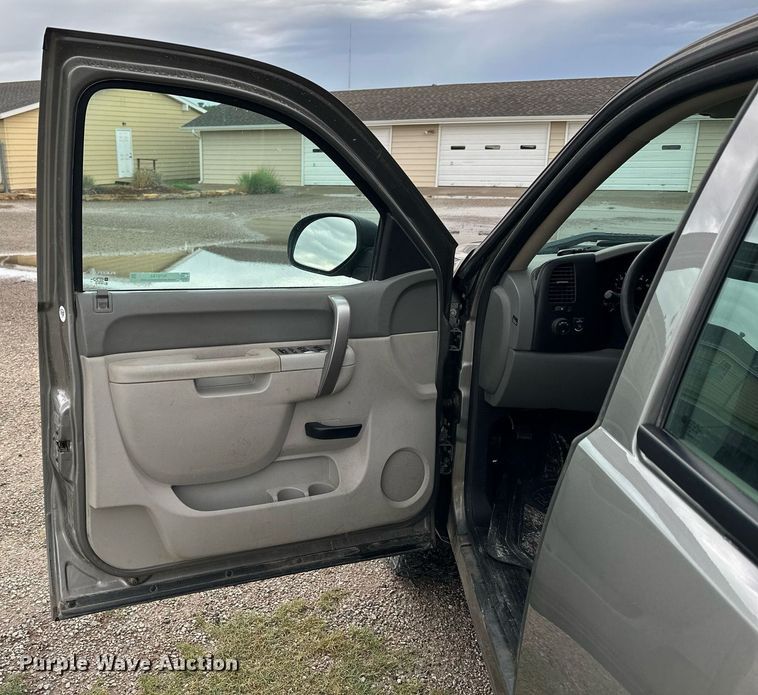 image for item NP9794 2013 Chevrolet Silverado 1500  Ext. Cab pickup truck