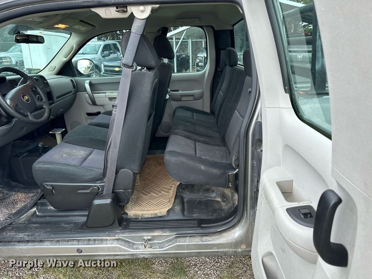 image for item NP9794 2013 Chevrolet Silverado 1500  Ext. Cab pickup truck