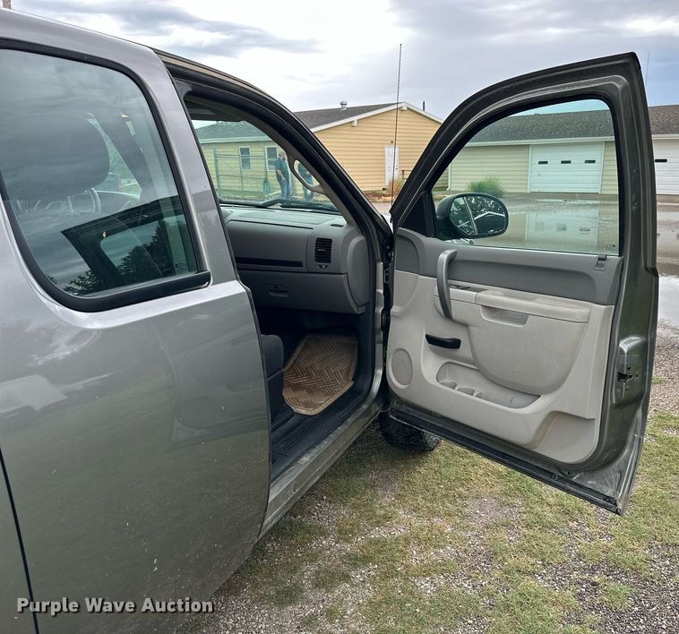 image for item NP9794 2013 Chevrolet Silverado 1500  Ext. Cab pickup truck