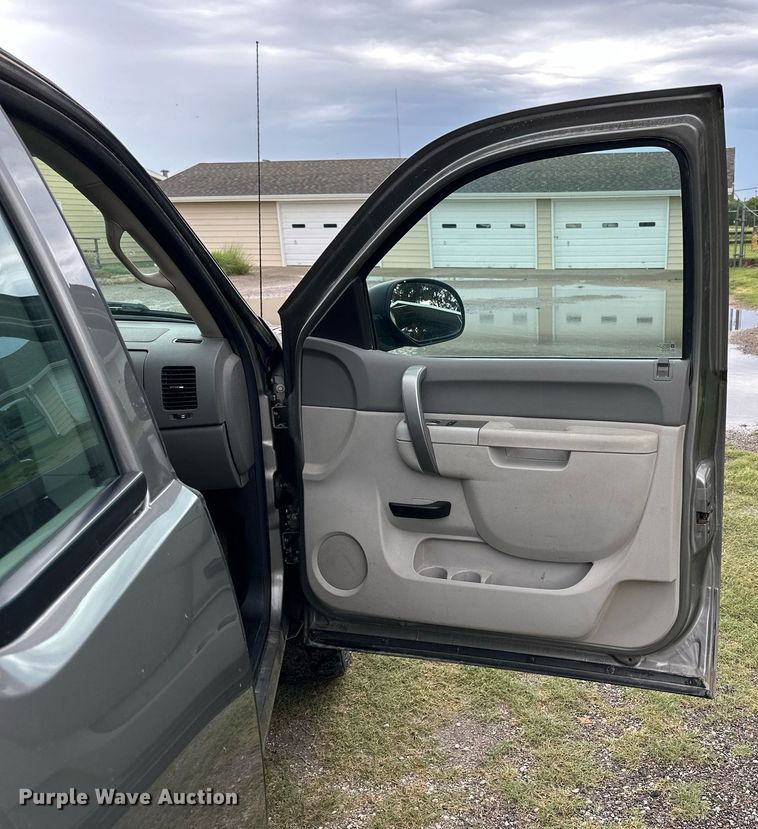 image for item NP9794 2013 Chevrolet Silverado 1500  Ext. Cab pickup truck