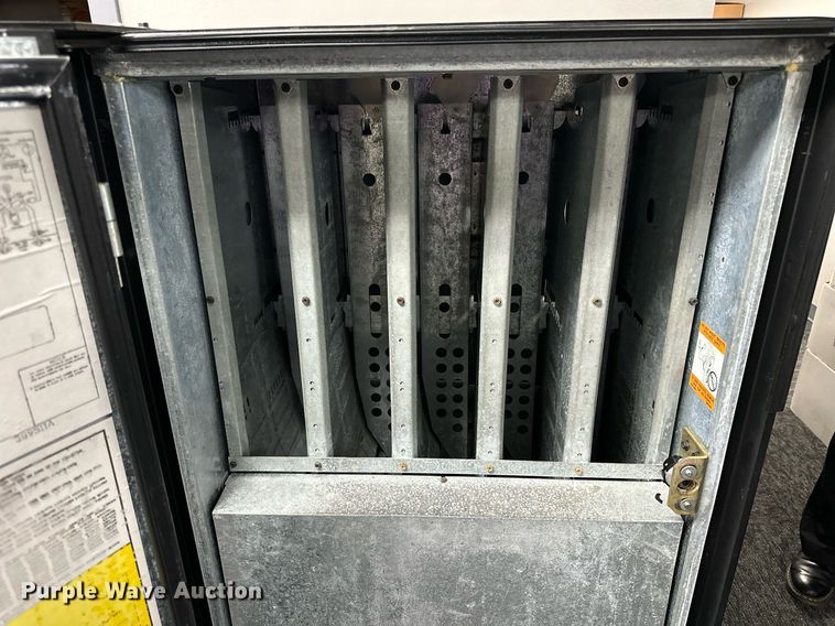 image for item NP9826 Vending machine