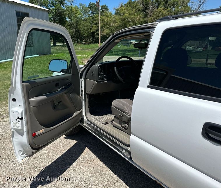 image for item NP9827 2006 Chevrolet Suburban  SUV