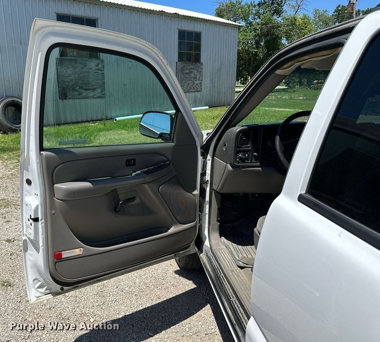 image for item NP9827 2006 Chevrolet Suburban  SUV