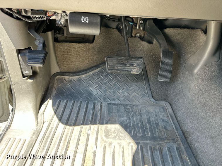 image for item NP9827 2006 Chevrolet Suburban  SUV