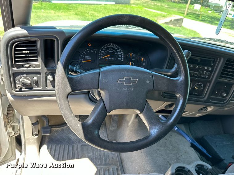 image for item NP9827 2006 Chevrolet Suburban  SUV