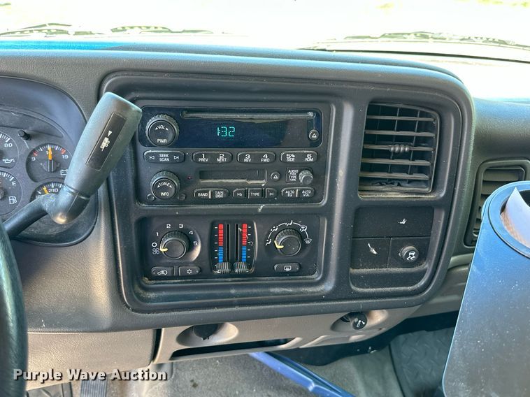 image for item NP9827 2006 Chevrolet Suburban  SUV