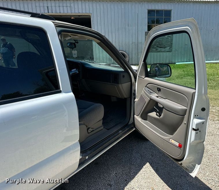 image for item NP9827 2006 Chevrolet Suburban  SUV