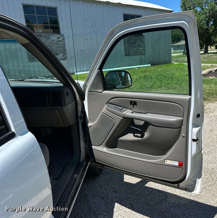 image for item NP9827 2006 Chevrolet Suburban  SUV