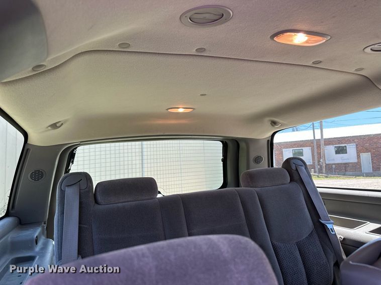 image for item NP9827 2006 Chevrolet Suburban  SUV