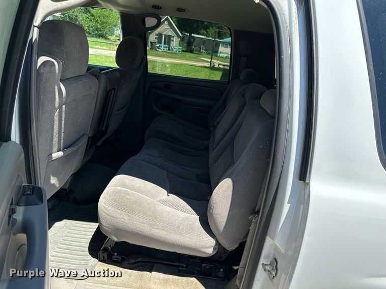 image for item NP9827 2006 Chevrolet Suburban  SUV