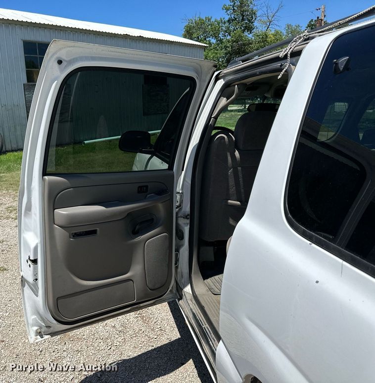 image for item NP9827 2006 Chevrolet Suburban  SUV