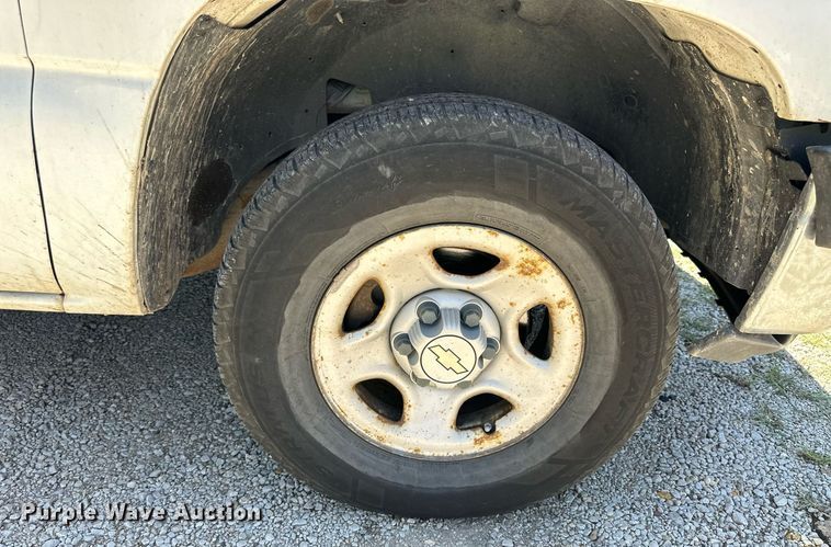 image for item NP9827 2006 Chevrolet Suburban  SUV