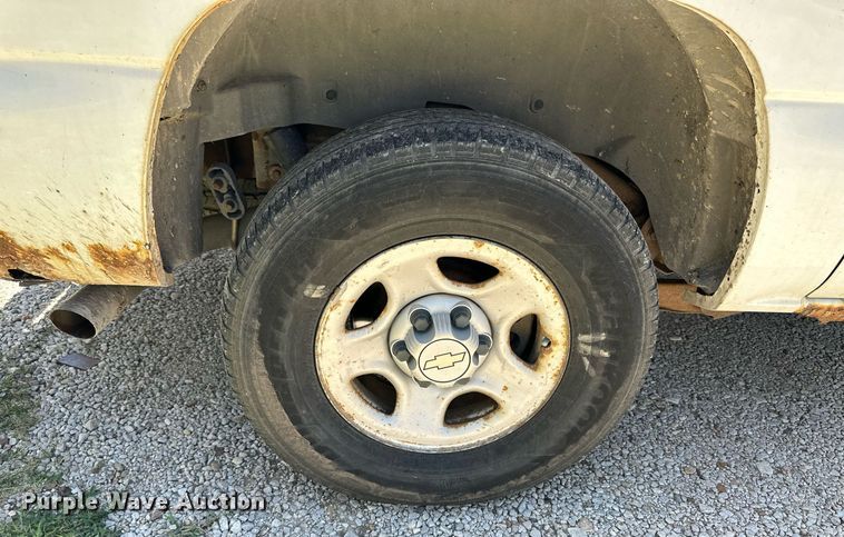 image for item NP9827 2006 Chevrolet Suburban  SUV