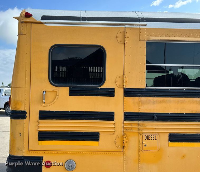 image for item NP9842 2002 Blue Bird TC2000  school bus