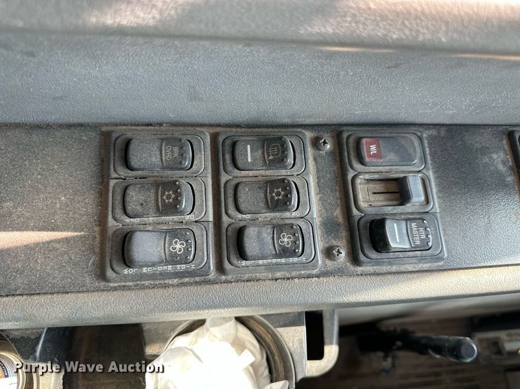 image for item NP9842 2002 Blue Bird TC2000  school bus