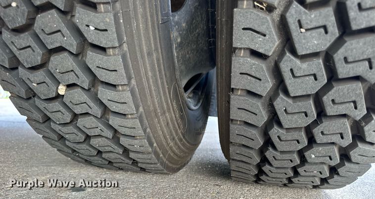 image for item NP9842 2002 Blue Bird TC2000  school bus